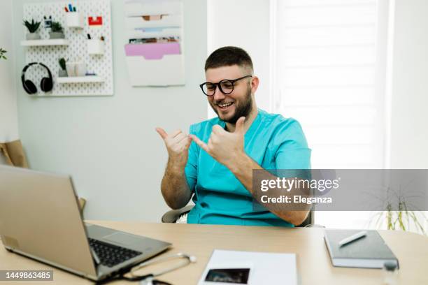 Dr In Sign Language 123 Sign Language Interpreter Hospital Stock Photos, High-Res Pictures ...