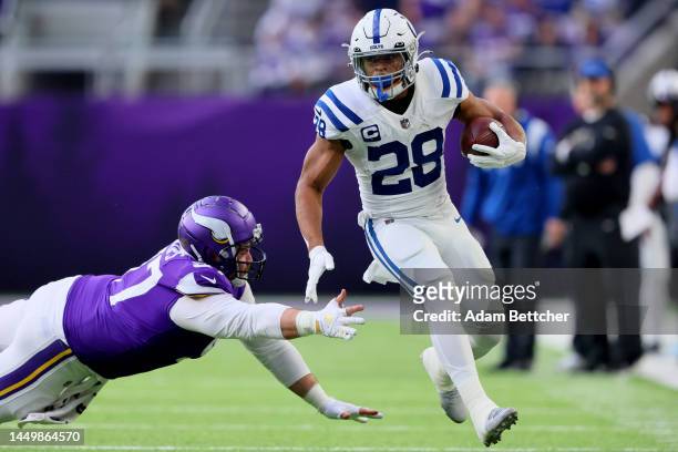 Jonathan Taylor of the Indianapolis Colts carries the ball against the Minnesota Vikings during the first quarter at U.S. Bank Stadium on December...