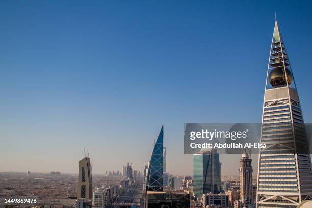 riyadh skyline - saudi arabia city stockfoto's en -beelden
