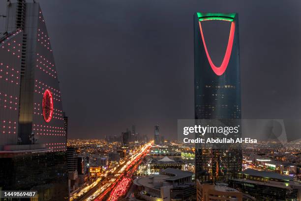kingdom tower - riad arabia saudí fotografías e imágenes de stock