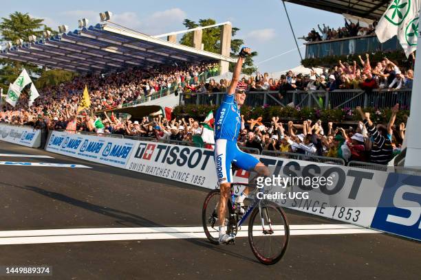 The victorious arrival of alessandro ballan, road cycling world championships, varese 2008.