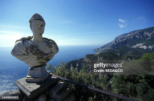 Belvedere dell'Infinito, Villa Cimbrone, Ravello, Campania, Italy.