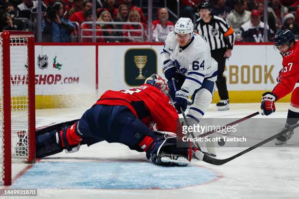 Goaltender Charlie Lindgren of the Washington Capitals makes a save against David Kampf of the Toronto Maple Leafs during the first period of the...