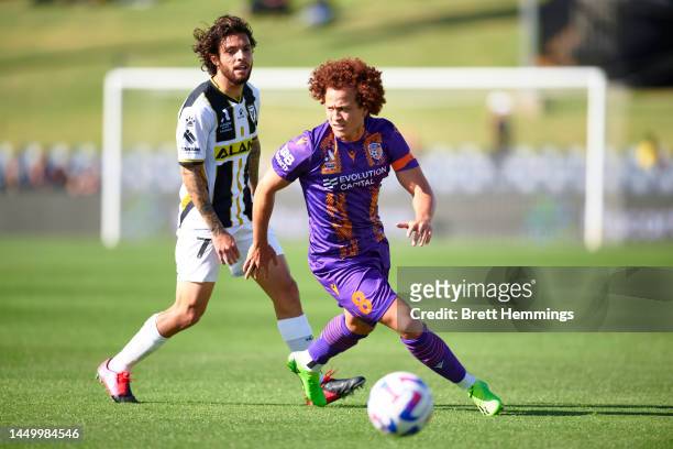 Mustafa Amini of Glory controls the ball during the round eight A-League Men's match between Macarthur FC and Perth Glory at Campbelltown Stadium, on...