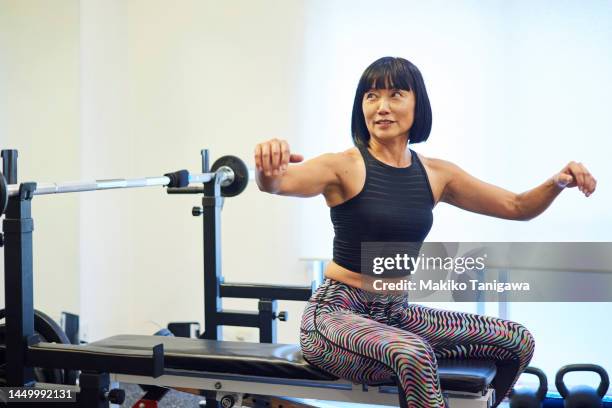 female athlete  at a gym - exercise room stock-fotos und bilder