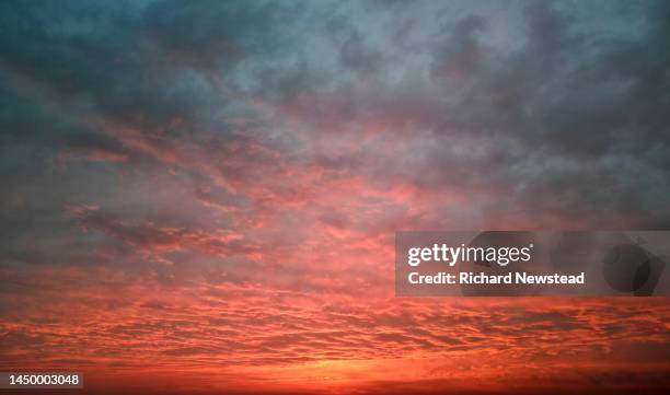 red sky in the morning - sunrise cloudscape stock pictures, royalty-free photos & images