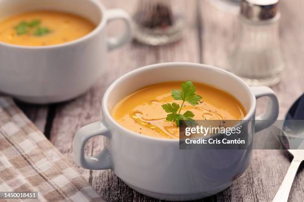 pumpkin soup on wooden table - sopa de verduras fotografías e imágenes de stock