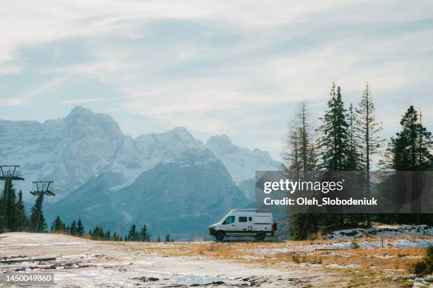 camper van  parked in national park in dolomites in winter - camper van imagens e fotografias de stock