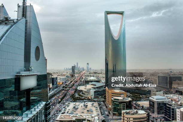 riyadh skyline at daylight - saudiarabien stock-fotos und bilder