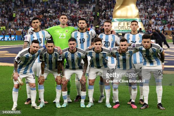 Argentina players pose for a photo prior to the FIFA World Cup Qatar 2022 Final match between Argentina and France at Lusail Stadium on December 18,...