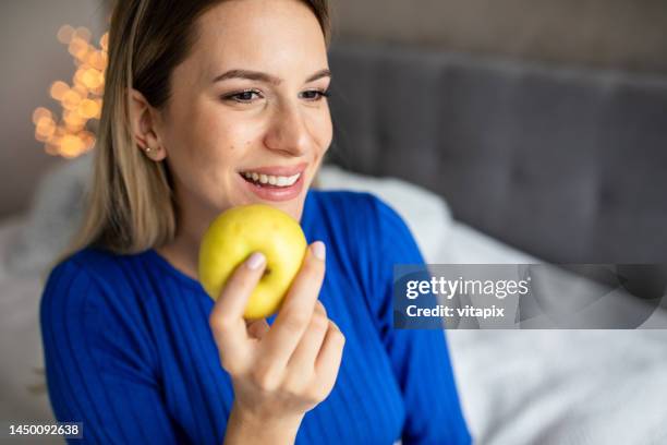 healthy eating habits during pregnancy - woman having an apple - adult female eating an apple stock pictures, royalty-free photos & images