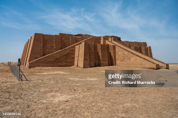 ziggurat of ur, iraq - ziggurat of ur fotografías e imágenes de stock