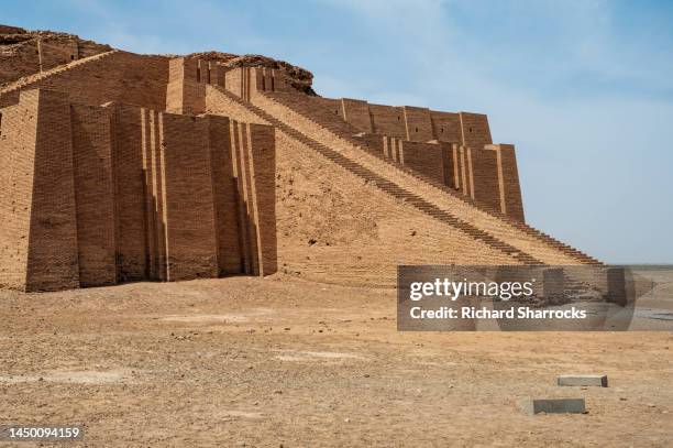 ziggurat of ur, iraq - ziggurat of ur fotografías e imágenes de stock