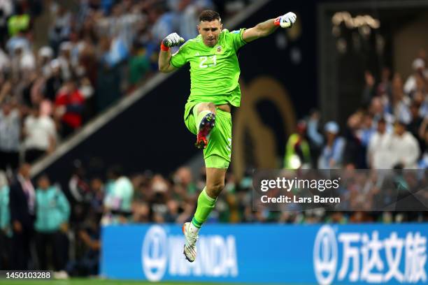 Emiliano Martinez of Argentina celebrates after saving the second penalty from Kingsley Coman of France in the penalty shoot out during the FIFA...
