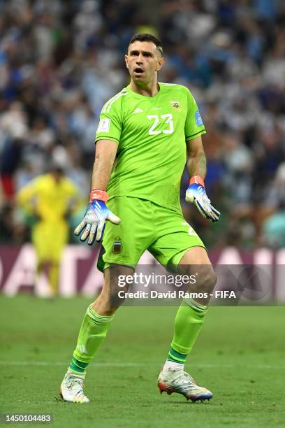 Emiliano Martinez of Argentina celebrates as Aurelien Tchouameni of France misses the team's third penalty in the penalty shoot out during the FIFA...