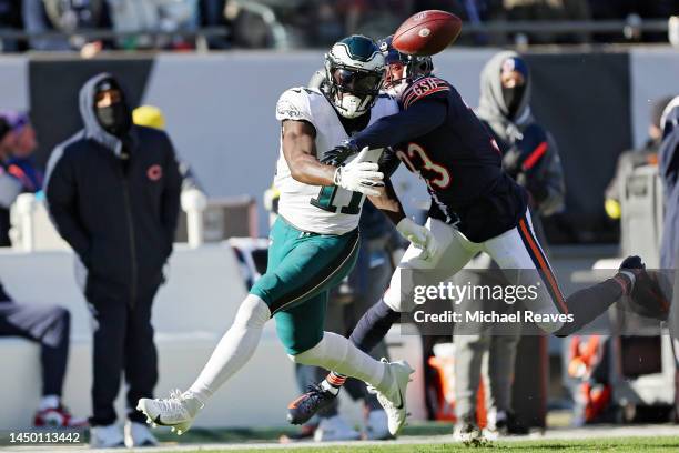 Jaylon Johnson of the Chicago Bears breaks up a pass intended for A.J. Brown of the Philadelphia Eagles during the first quarter at Soldier Field on...