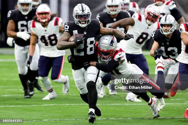 Josh Jacobs of the Las Vegas Raiders carries the ball against the New England Patriots during the first quarter of the game at Allegiant Stadium on...