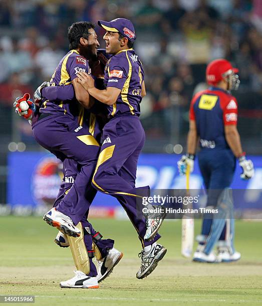 Kolkata Knight Riders player Shakib Al Hasan celebrates with his teammates after the wicket of Delhi Daredevils batsman David Warner during the first...