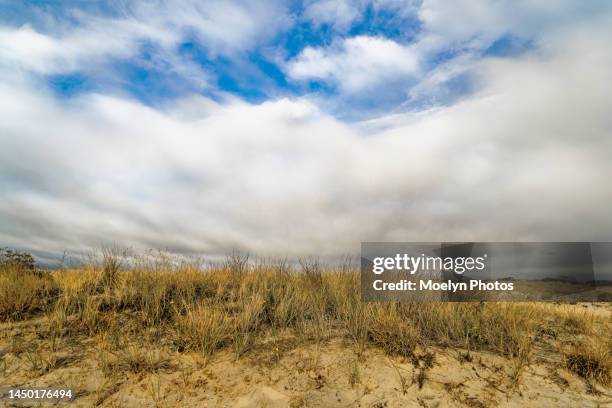 dramatic sky at jones beach state park - barrier imagens e fotografias de stock