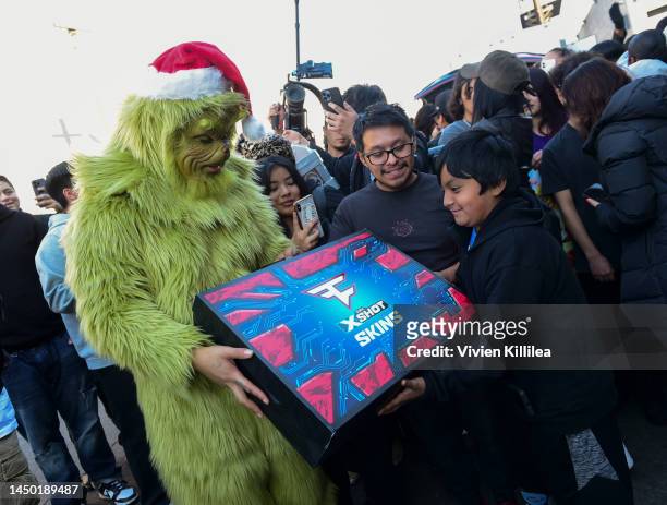 Trippie Redd attends his Toy Drive and meet & greet on December 18, 2022 in Los Angeles, California.