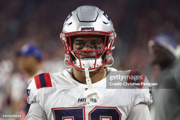 Linebacker Raekwon McMillan of the New England Patriots on the sidelines during the NFL game at State Farm Stadium on December 12, 2022 in Glendale,...