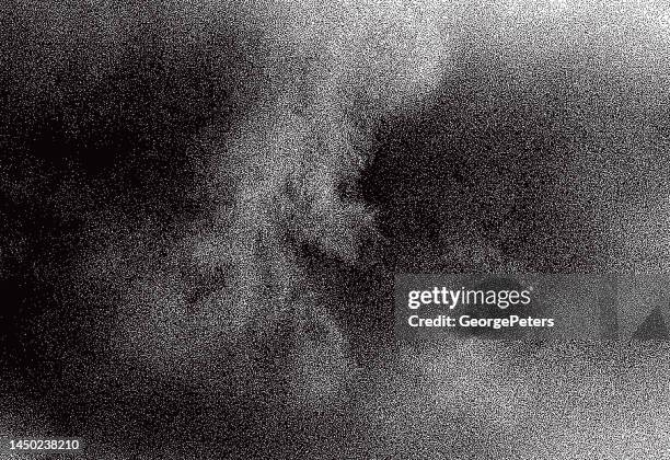 ilustraciones, imágenes clip art, dibujos animados e iconos de stock de fondo de nubes nocturnas espeluznantes - mezzotinto