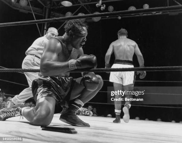 Archie Boxers 89 Rocky Marciano V Archie Moore Photos & High Res Pictures - Getty Images
