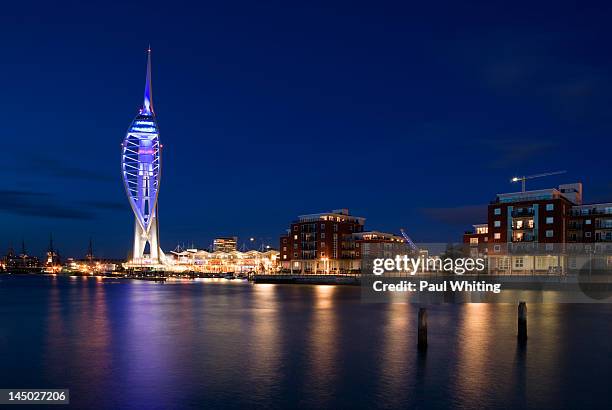 spinakker tower and gunwharf quays - portsmouth engeland stockfoto's en -beelden