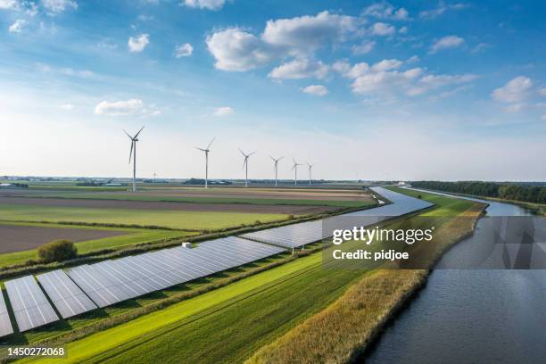 wind-, sonnen- und wasserenergie. - dutch stock-fotos und bilder