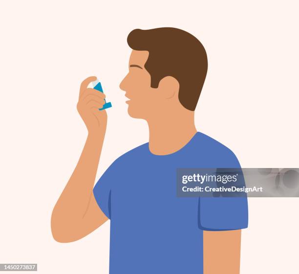 ilustraciones, imágenes clip art, dibujos animados e iconos de stock de vista lateral de un hombre joven que usa un inhalador para el asma para prevenir el ataque de la enfermedad - nebulizador