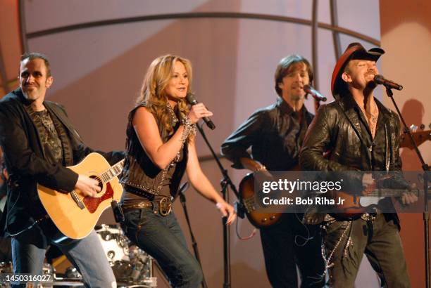 Sugarland with Jennifer Nettles and Kristian Bush perform at the 48th Grammy Awards show, February 8, 2006 in Los Angeles, California.