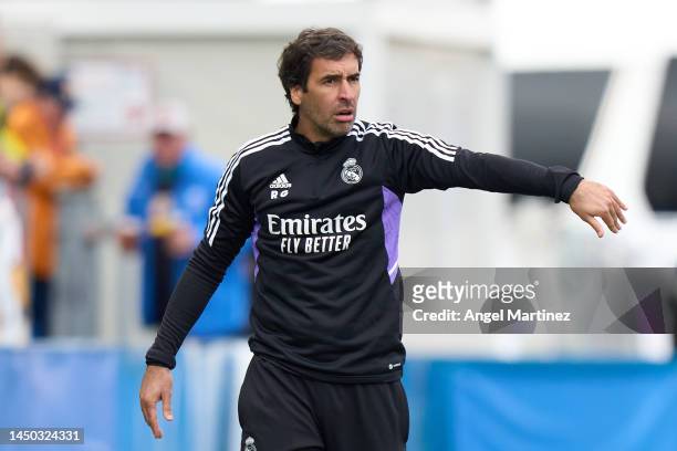 Head coach Raul Gonzalez of Real Madrid Castilla gestures during the Primera RFEF Group 1 match between CF Fuenlabrada and Real Madrid Castilla at...