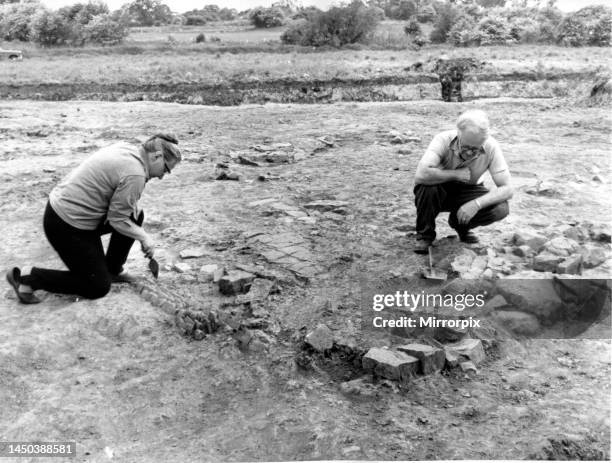 Archaeological dig at Bermuda Village, Nuneaton. Eileen Gooder of the Department of Extra Mural Studies at Birmingham University and Mr Steven...