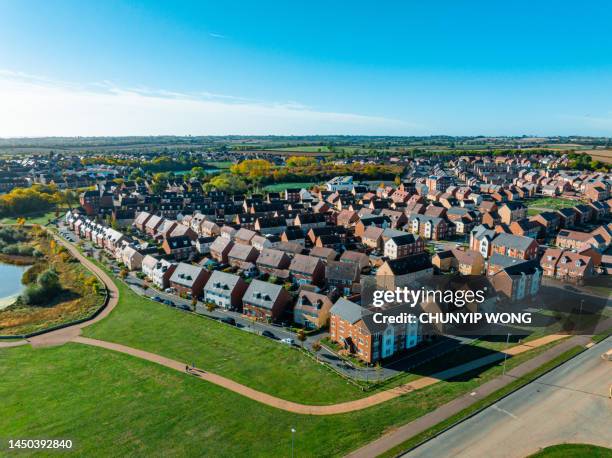 aerial video shooting in milton keynes, uk - residential building city stock pictures, royalty-free photos & images
