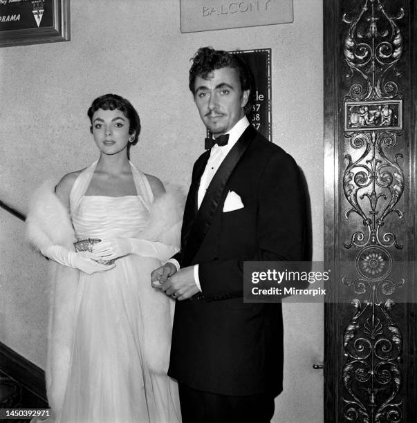 Joan Collins and Maxwell Reed at the premiere of the film Sudden Fear. September 1952.