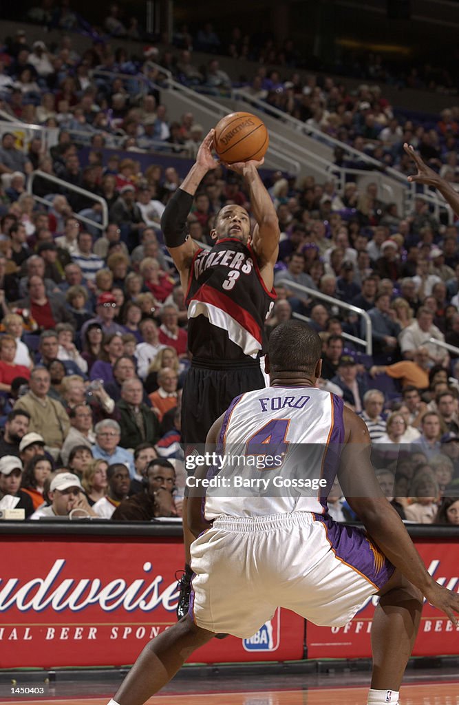 Damon Stoudamire of the Portland Trailblazers shoots over Alton Ford of the Phoenix Suns during an NBA game