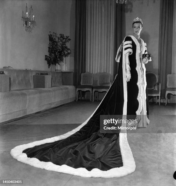 Peeress Robe 703 Coronation Robe Stock Photos, High-Res Pictures, and Images - Getty ...