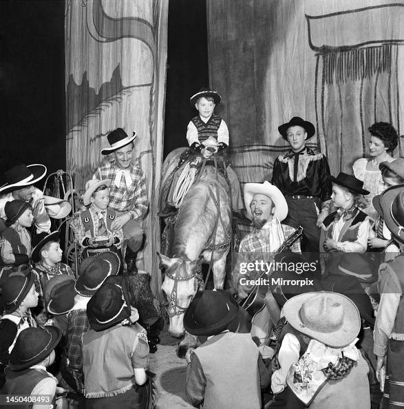 Johnny R Dennis Sheriff Johnny Dennis with Silver the horse and a group of children ...