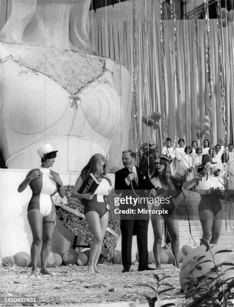 The girls as their bras begin to overinflate left to right Desima Rickards , Maria Hauffer , Richard Attenborough. Jibby Beane and Connie Tilton ....