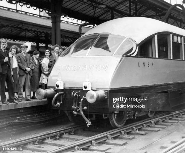 E R Train 397 Coronation Train Stock Photos, High-Res Pictures, and Images ...