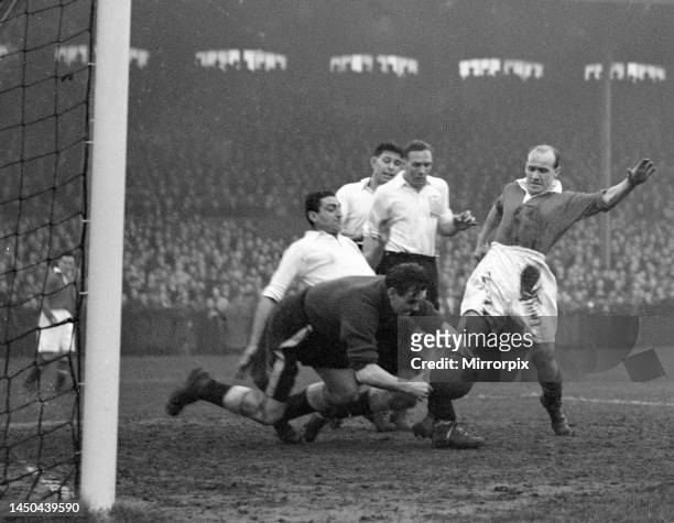 English League Division One match at Craven Cottage. Fulham 1 v Manchester United 0. Delaney of Manchester United stopped by Fulham goalkeeper Kelly...