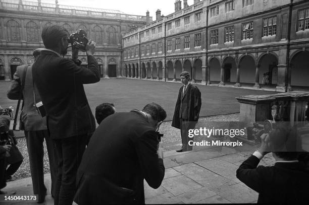 Prince Charles arrives at Trinity College. 8/10/67.