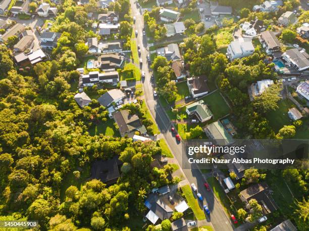 overhead view of suburb in wider auckland. - nz house and driveway stock-fotos und bilder