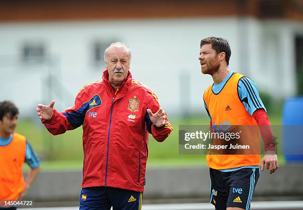 Head coach Vicente del Bosque of Spain gestures besides Xabi Alonso during a training session on May 23, 2012 in Schruns, Austria.