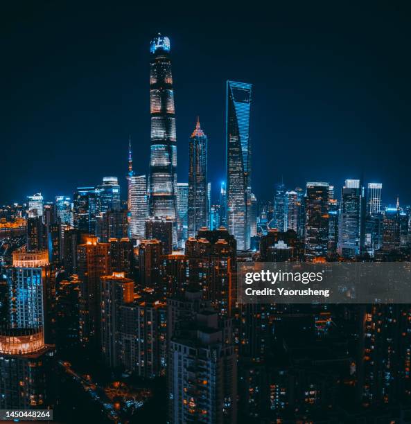 shanghai skyline at night - shanghai world financial center - fotografias e filmes do acervo