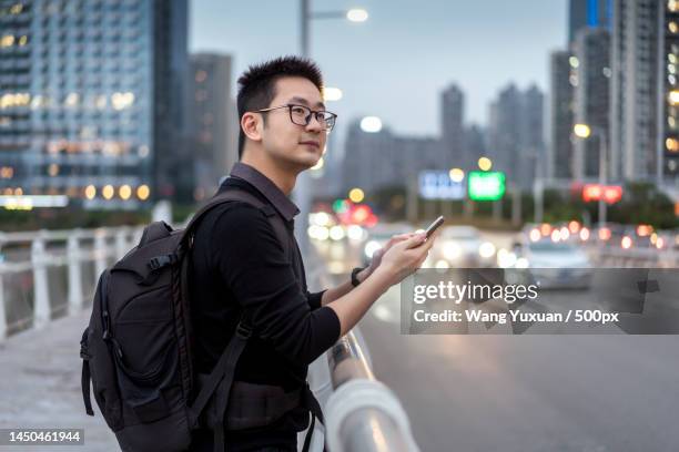 backpackers traveling in the city - image stock pictures, royalty-free photos & images