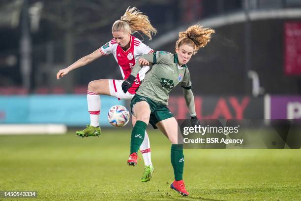 Nadine Noordam of Ajax, Floor Heijne of PEC Zwolle during the Dutch Azerion Eredivisie Women match between Ajax and PEC Zwolle at the Sportpark de...