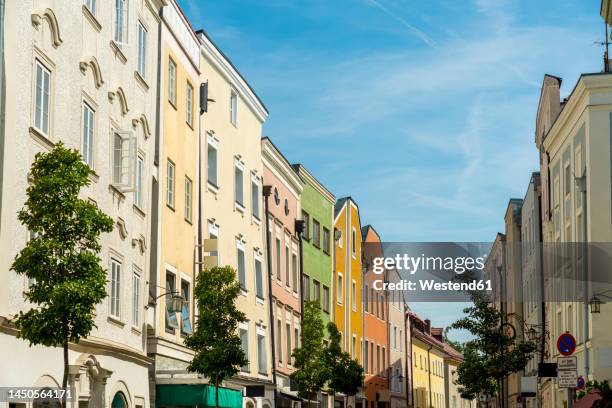 germany, bavaria, passau, row of houses along theresienstrasse - パッサウ ストックフォトと画像