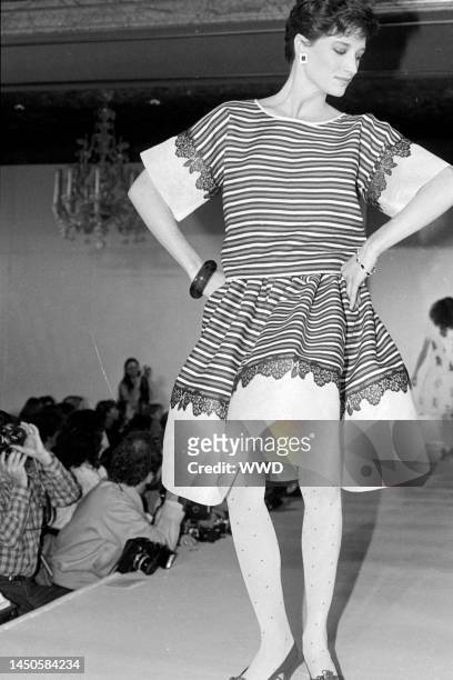 Geoffrey Beene Collection Photos and Premium High Res Pictures - Getty ...