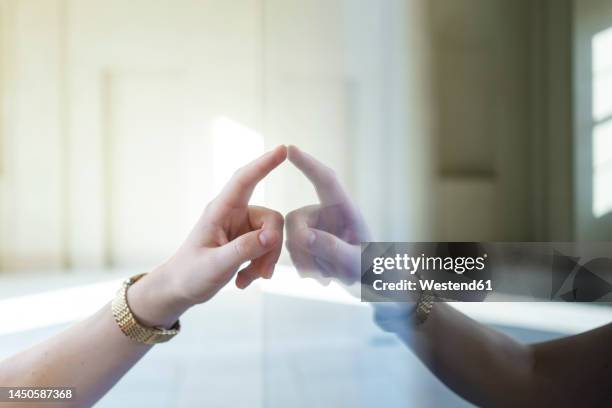 hand of young woman touching digital display screen - digitale beschilderung stock-fotos und bilder